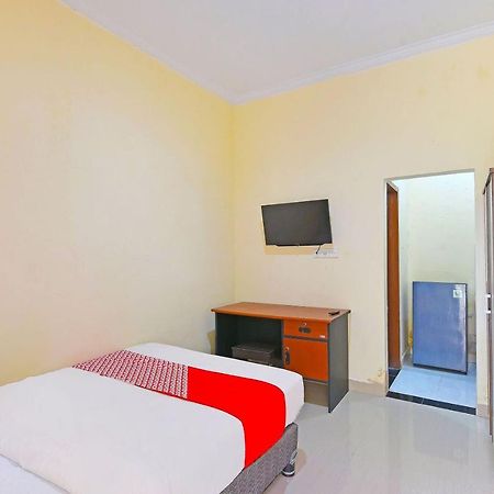 Oyo 91445 Sandat Guest House Dempassar Exterior foto