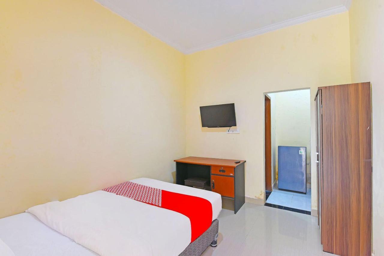 Oyo 91445 Sandat Guest House Dempassar Exterior foto