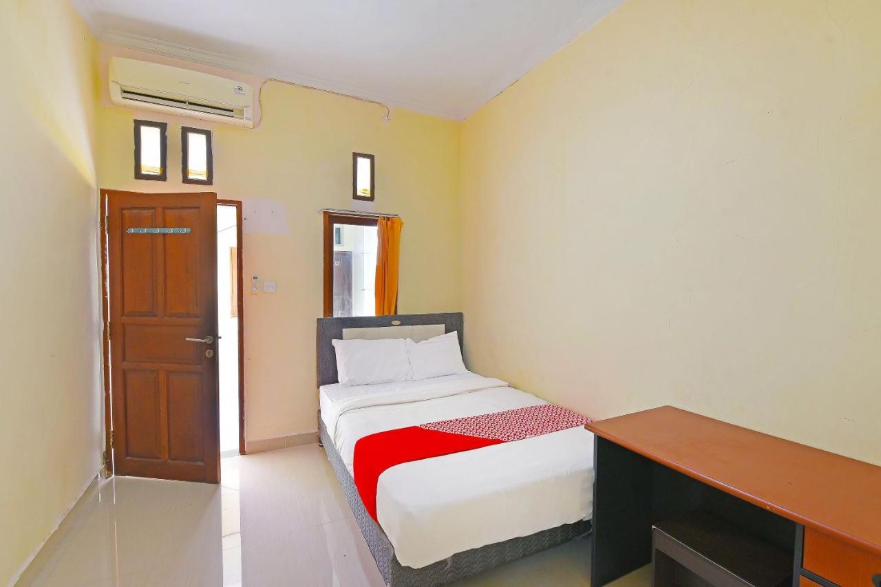 Oyo 91445 Sandat Guest House Dempassar Exterior foto