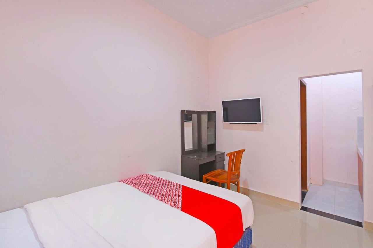 Oyo 91445 Sandat Guest House Dempassar Exterior foto